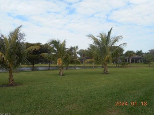 7437 Moorgate Point Way, Naples FL  34113-5103 exterior