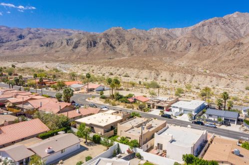 54560 Avenida Madero, La Quinta CA  92253-3725 exterior