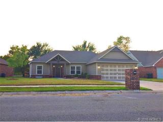 2102 Russell St, Skiatook, OK 74070-3536