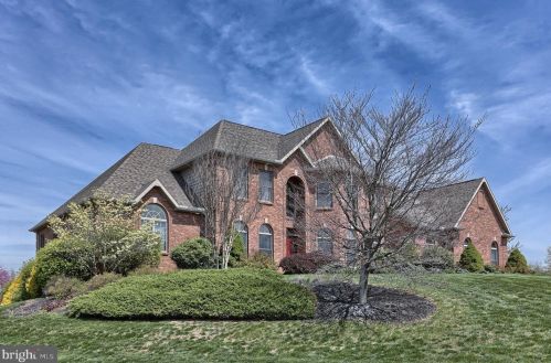111 Lavynndon Ln, Navy Sup Dpt, PA 17055-8022