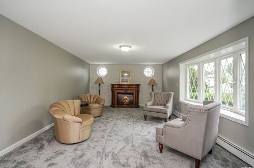 10 Cliftwood Pl, San Remo NY  11754-4011 exterior
