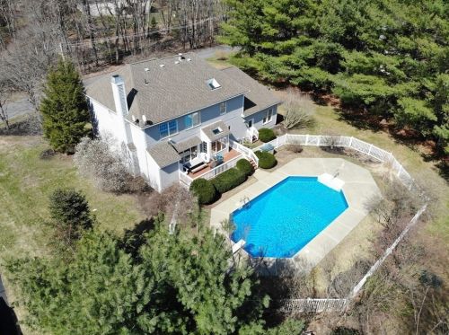 96 Reservoir St, Shrewsbury, MA 01545-1603