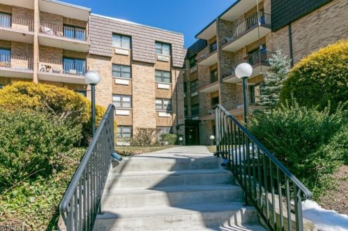 22 Riverside Dr, Cranford NJ  07016-2259 exterior