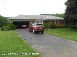 43 Flat Rock Rd, Dallas, PA 18612-6022