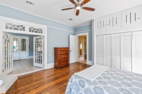 2927 Bernardo De Galvez Ave, Galveston TX 77550 exterior