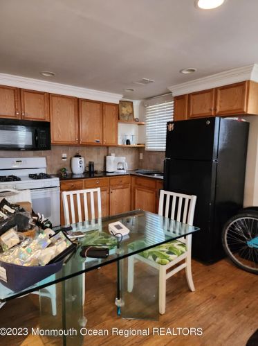 213 Blaine Ave, Pelican Island, NJ 08751-2312
