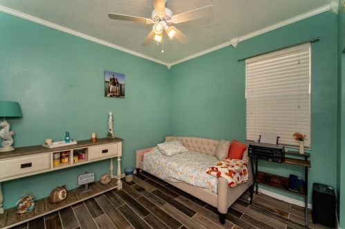 556 Indian Key Dr, Fort Pierce FL  34986-2051 exterior