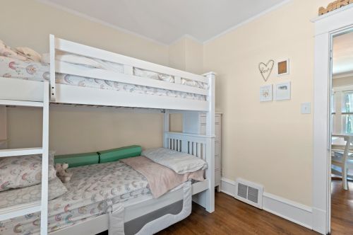 4210 Murray Ave, Milwaukee WI 53211-2012 exterior