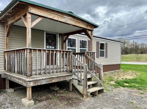 10 Cedar St, Columbia, NH 03576-3107