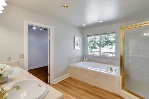 10000 Walter Welsher Ct, Gilroy CA  95020-9704 exterior