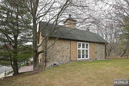1422 York St, Mahwah NJ  07430-3268 exterior