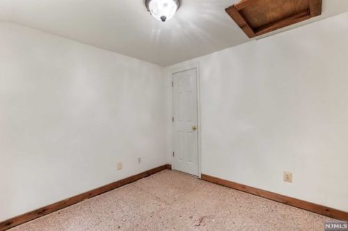 51 Pinecrest Trl, West Milford NJ  07480-1700 exterior