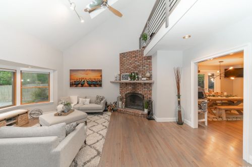 168 Connetquot Rd, Oakdale NY  11769-2118 exterior