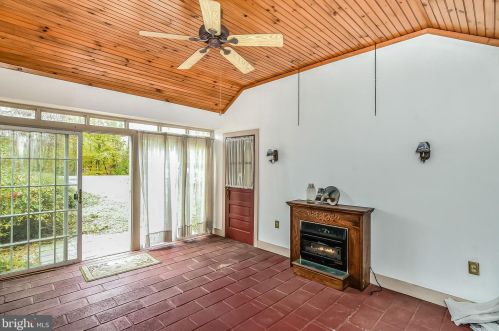 561 Ramoth Church Rd, Fredericksburg, VA 22406-4405