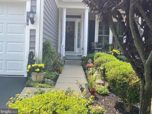 319 Caldwell Cir, Downingtown, PA 19335-4946