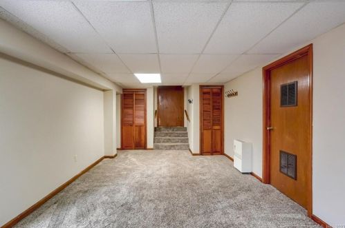 8 Thunder Ridge Rd, Sandy Hook CT  06482-1643 exterior