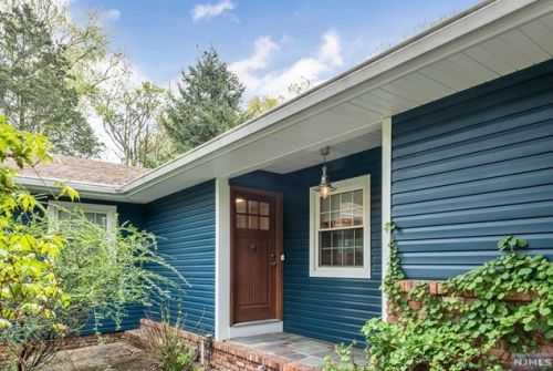 850 Aztec Trl, Franklin Lakes, NJ 07417-2102