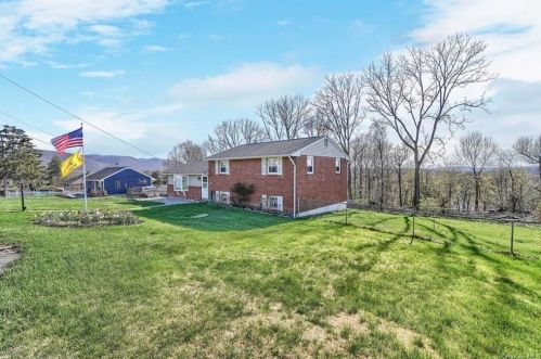 9 Birch St, Fishkill, NY 12524-2727