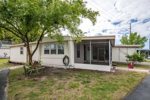 203 Rue De Pont, Tavares, FL 32778-3681