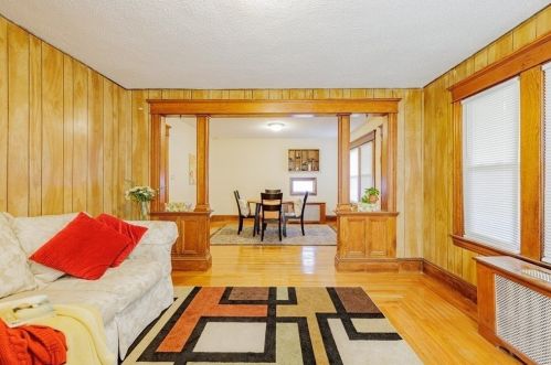 32 Monrovia St, Springfield, MA 01104-2111