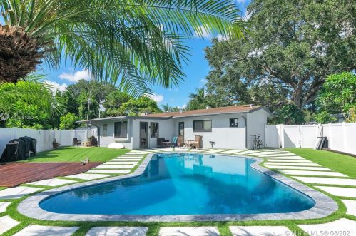 1961 56th Way, Hollywood FL  33021-3813 exterior