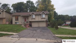 416 Sullivan Cir, Bellevue, NE 68005-5817