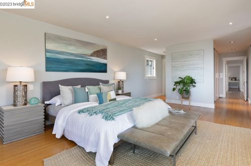 6361 Ascot Dr, Oakland CA 94611-1710 exterior