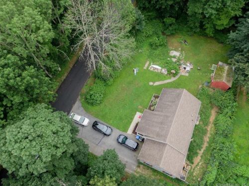 1 Tom Ave, Moosup, CT 06354-1418