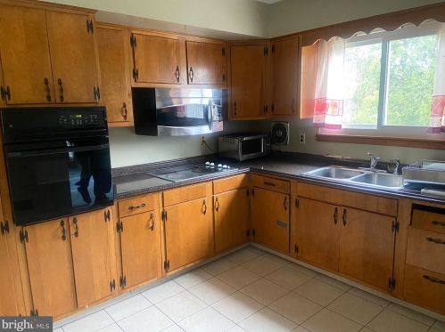 23 Ardsley Ave, Trenton, NJ 08638-2805