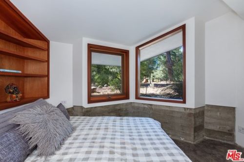 2440 Minard Rd, Topanga CA  90290-3402 exterior