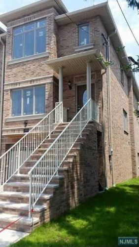 385 Washington Ave, Cliffside Park NJ  07010-1808 exterior