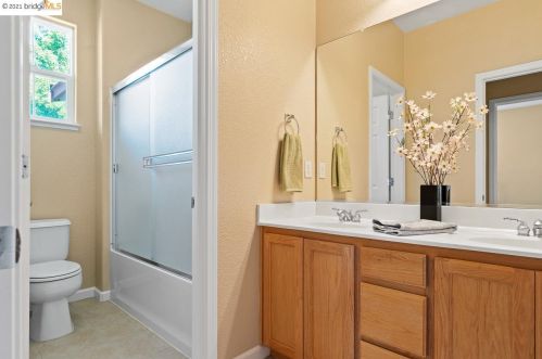 42 Vitruvius Ct, Oakley CA  94561-1778 exterior