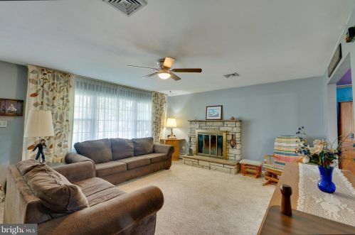 1307 Donna Ave, Woodlyn, PA 19094-1102