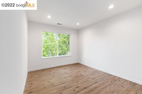 1042 Yarwood Ct, San Jose CA  95128-4727 exterior