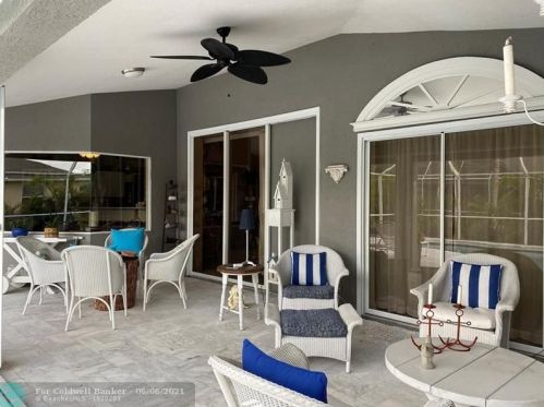 3843 9th Ln, Vero Beach FL  32960-6122 exterior