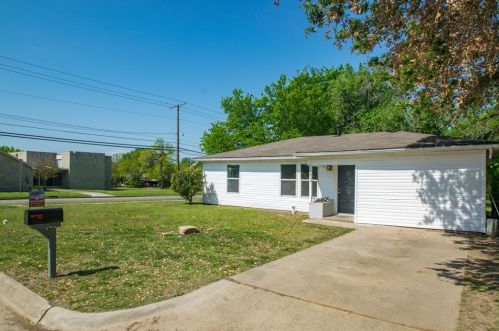 1814 Westwood Dr, Denton, TX 76205-5920