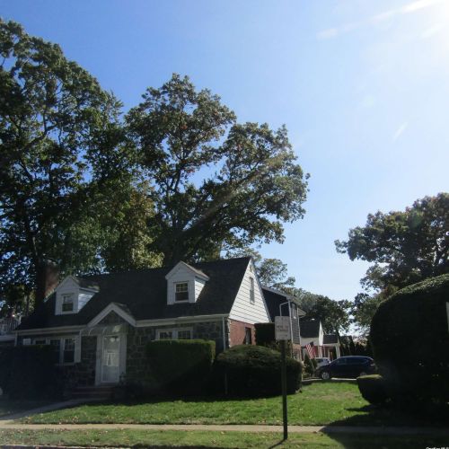 2 Oak Dr, New Hyde Park NY  11040-3315 exterior