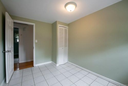 2 Valley Brook Ln, North Haven CT  06473-2638 exterior