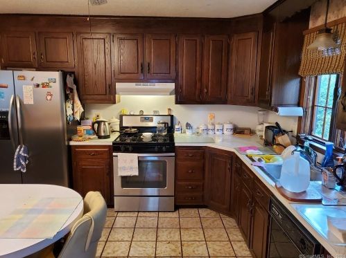 28 Madison St, Plainville CT  06062-1738 exterior