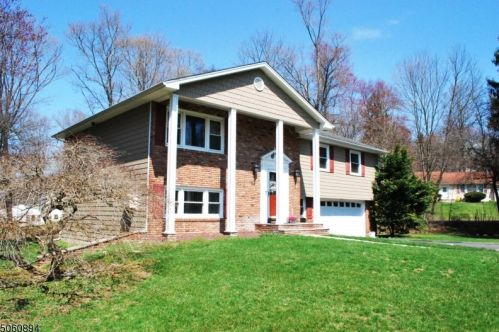 5 Willor Dr, Andover, NJ 07821-3938
