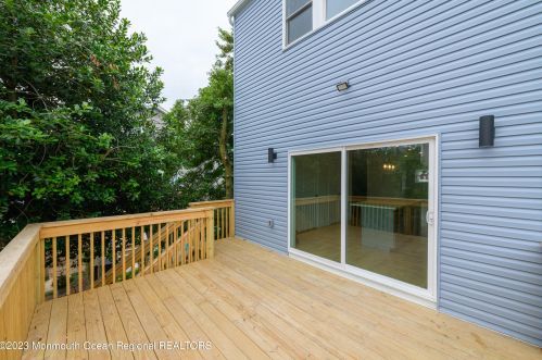 44 4th St, Monmouth Hills, NJ 07732-1637
