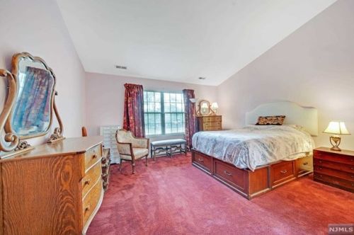 97 Suleski Ct, Mahwah NJ  07430-2961 exterior