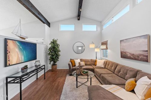 1805 Adelaide Ct, Oxnard CA 93035-3102 exterior