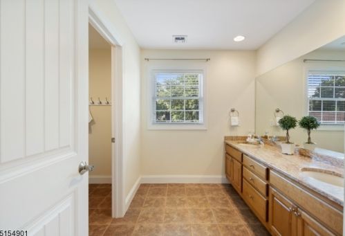 23 Alan Dr, Parsippany NJ  07054-4101 exterior