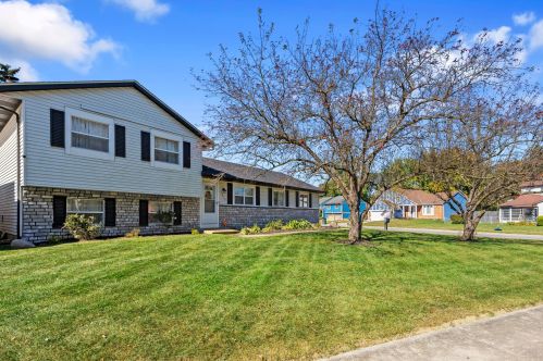 1913 New Market Dr, Darbydale, OH 43123-1637