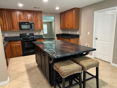 780 New Bridge Dr, Uhland TX  78640-5542 exterior