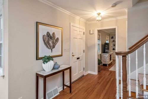 16 Beechwood Rd, Ho Ho Kus, NJ 07423-1607