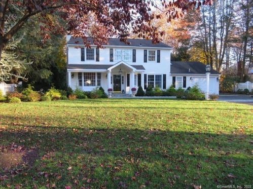 141 Idlewood Dr, Stamford CT  06905-2407 exterior