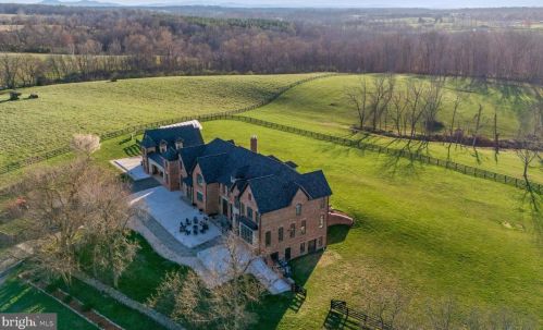 21051 St Louis Rd, Middleburg, VA 20117-3431