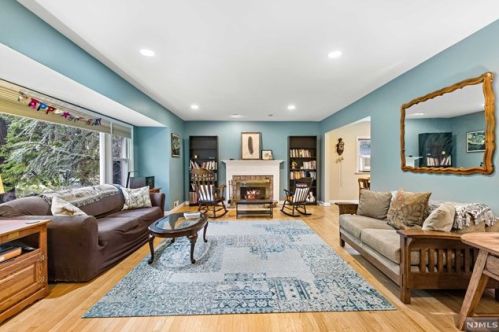 950 Oradell Ave, Oradell, NJ 07649-1954